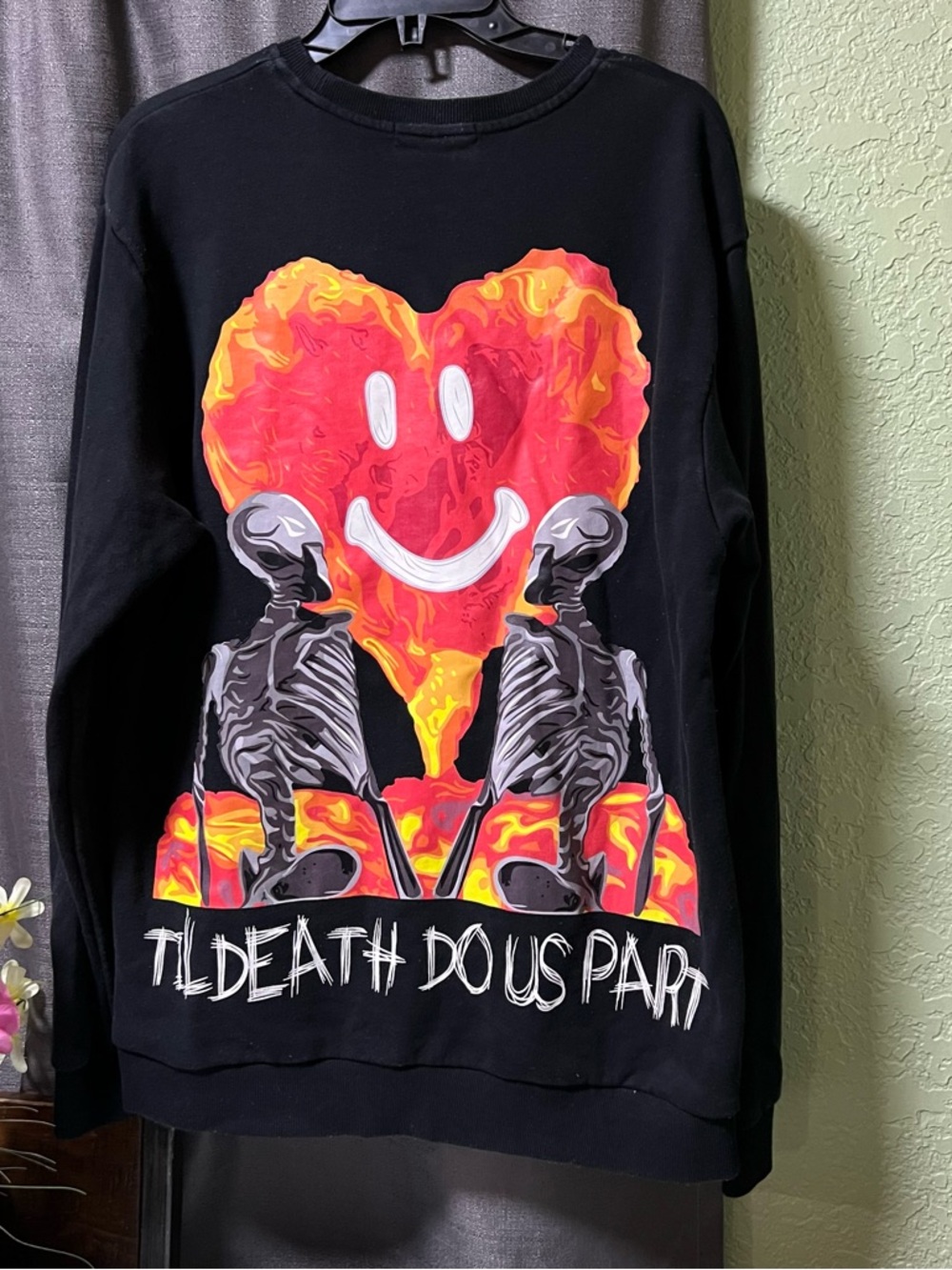 Vznary Love Me Black Graphic Sweatshirt with Flaming Heart and Skeletons